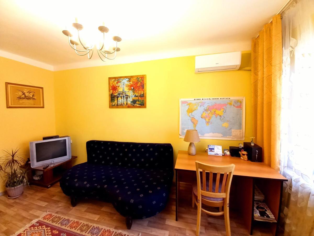 "В Центре Города" Квартира - "Downtown" Apartment Almaty Exterior foto